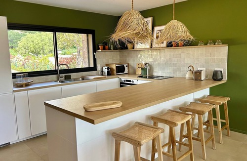 Cirendinu House | Family house "2025" sleeps 8, private pool, close to beaches