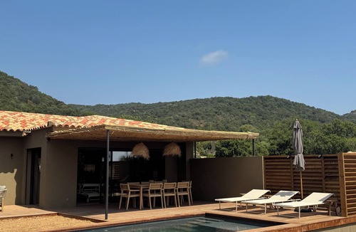 Cirendinu House | Family house "2025" sleeps 8, private pool, close to beaches