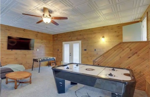 Huron House | Family House: Pool, Games & Boat Parking