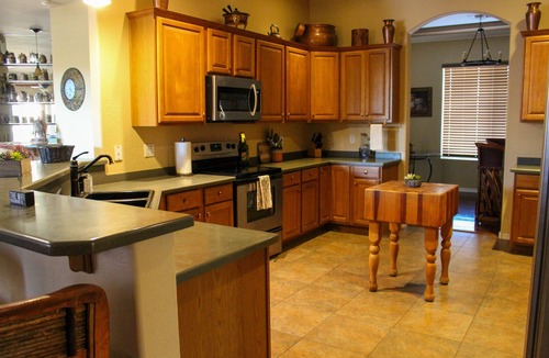 Wittmann House | Family Oasis: Pool, Jacuzzi, 5 BR, Basketball Court & Desert Access!
