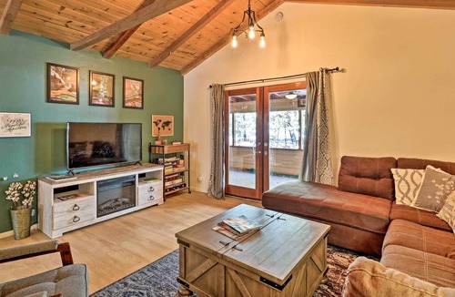 Groom Creek Cabin | Family Prescott Sanctuary w/ Games, Yard & Sunroom
