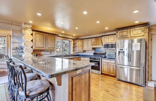 Brian Head Cabin | Family retreat, close to lifts, hot tub, arcades, pool table, smart TVs, wifi