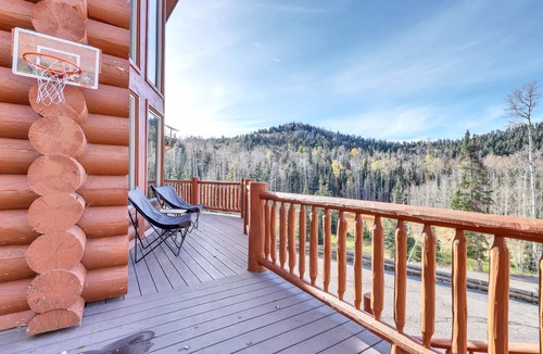 Brian Head Cabin | Family retreat, close to lifts, hot tub, arcades, pool table, smart TVs, wifi