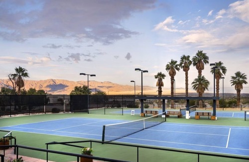 Borrego Springs Hotel | Family Retreat: Cozy Resort with 5 Pools & Adventure Sports On-Site