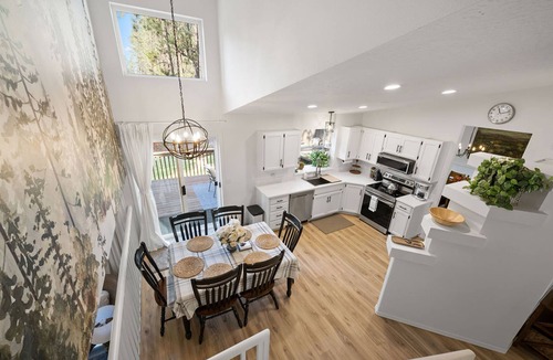 Post Falls House | Family Retreat w/Treehouse + Game Room