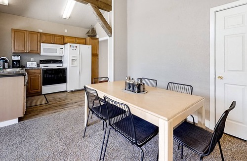 Bayview Boat Rental | Fantastic Floating Home W/ Stunning Views, Deck, Gas Grill, Free WiFi & More!