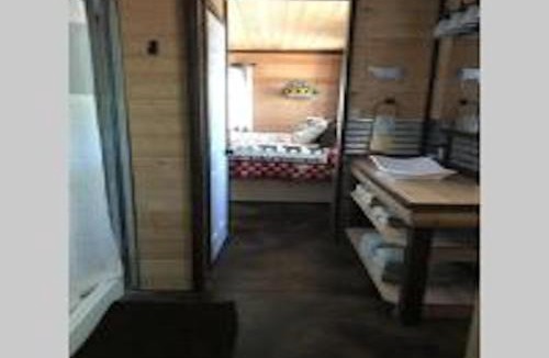 Monticello House | Farm House Cabin, Patio, TV Room, Games, BBQ, Campfire
