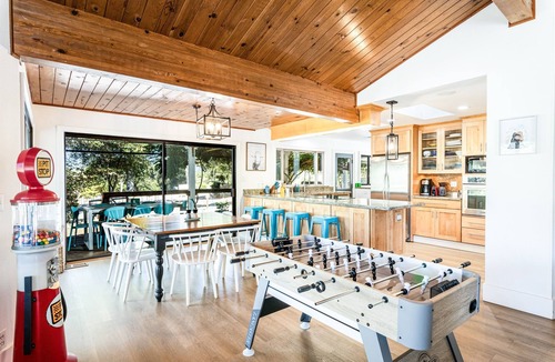 Kelseyville House | Farm Stay + Private Lake + Disk Golf + Alpacas