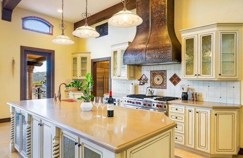 Geyserville House | Farm Stay Villa on 55 Acres/Pool, Hot Tub & Complimentary Wine Tasting