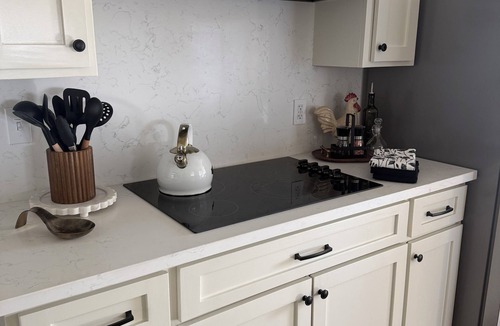 Lemoore House | Farmhouse Retreat - Lemoore/Surf Ranch -3br/2Ba