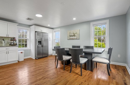 Dalbys Apartment | Farmhouse Sunrise | Upper-level renovated home - a boater