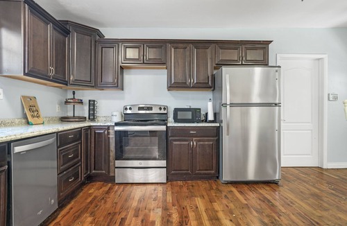 Dalbys Apartment | Farmhouse Sunset | Renovated Duplex - A Boater