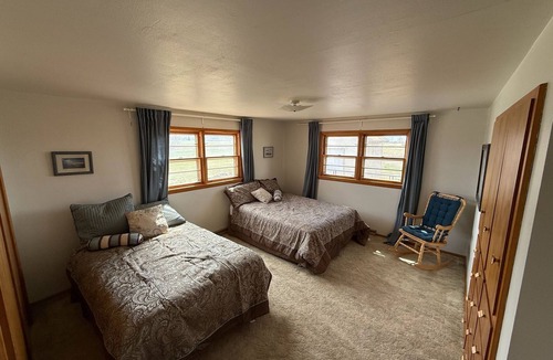 Lovell House | Farmhouse with a pool, hot tub and parking. Between Cody and the Big Horn Mts