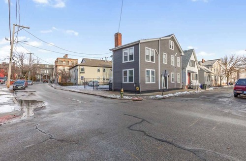 Federal Hill Condo | Federal Hill PRIDE 2 - Multi-Level Townhouse