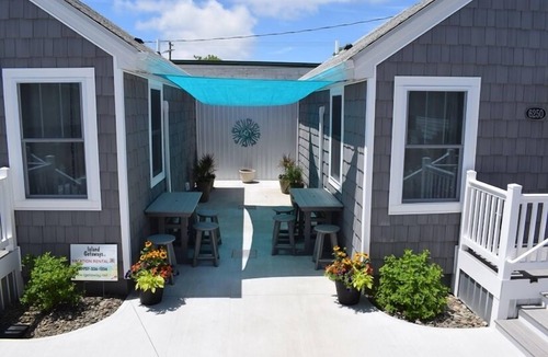 Chincoteague Cottage | Fern's Cottage- Renovated In-Town Cottage