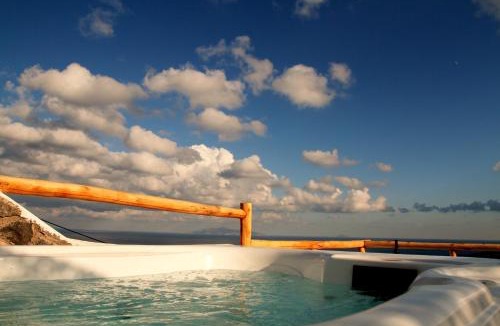 Exo Gonia Villa | Fertimo Suites - Authentic Cave Homes with Private Hot Tub