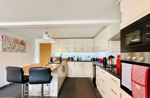 Damerham Cottage | Field Barn is perfectly located for exploring Hampshire, Dorset, and beyond.