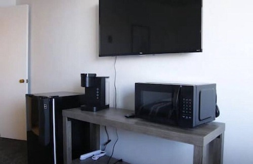Fillmore Apartment | Fillmore Lodge: Fantastic Queen Room - Best Price