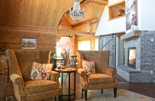 Victor Bed & Breakfast | Fin and Feather Inn