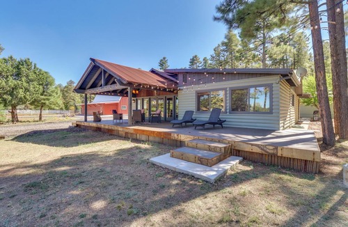 Pinetop-Lakeside Cottage | Fire Pit & Grill: Waterfront Cabin in Lakeside!