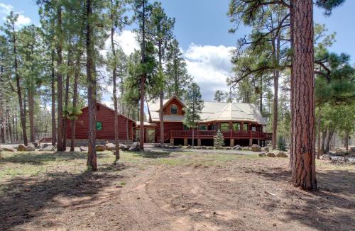 Lakeside House | Fire Pit + Hot Tub: Lakeside Cabin on 2 Acres!