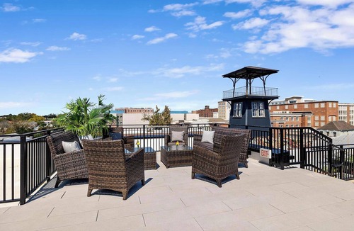 Cannonborough Elliotborough Condo | Fire Tower | 1BR Hideaway in Downtown CHS with TV!