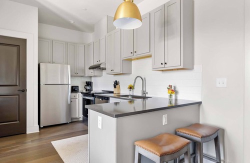 Cannonborough Elliotborough Condo | Fire Tower | Stylish King Suite with Rooftop Views