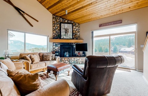 Big Sky Apartment | Firelight Chalet 94