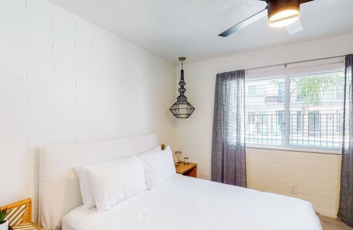 Feldman's Condo | First-floor condo with private washer/dryer, outdoor pool, gas grills & AC