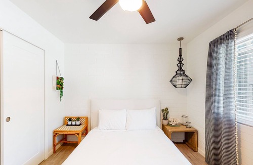 Feldman's Condo | First-floor condo with private washer/dryer, outdoor pool, gas grills & AC