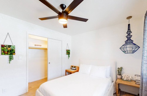 Feldman's Condo | First-floor condo with private washer/dryer, outdoor pool, gas grills & AC