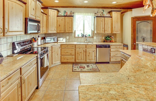 Fish Haven Cabin | Fish Haven Cabin w/Game Room, Views + Deck!