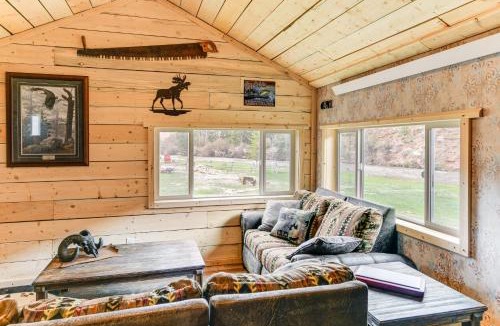 Dubois House | Fishing & Views: 'River Paradise' in Dubois!