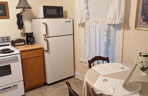 Lebanon House | Five room Suite in quiet Victorian neighborhood walking distance to downtown.
