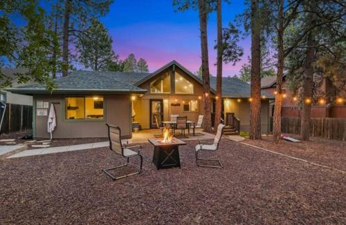 Flagstaff House | Flagstaff Retreat with Hot Tub and Fireplace