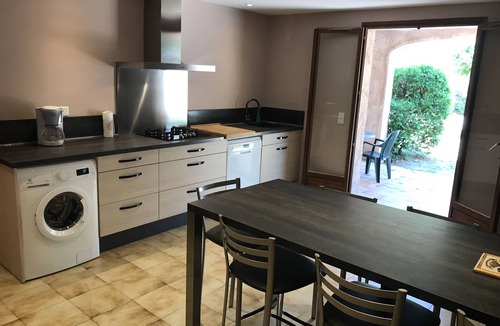 Sainte-Lucie-de-Porto-Vecchio Apartment | Flat with garden, 5000 sq. mt. of land, ideally located at Pinarello beach