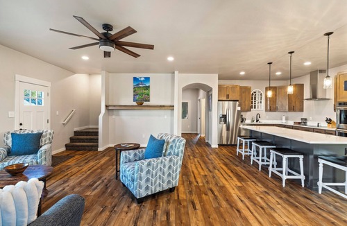 Polson House | Flathead Lake at Riverside Park: Large Groups - Steps to Main St & Boat Rentals