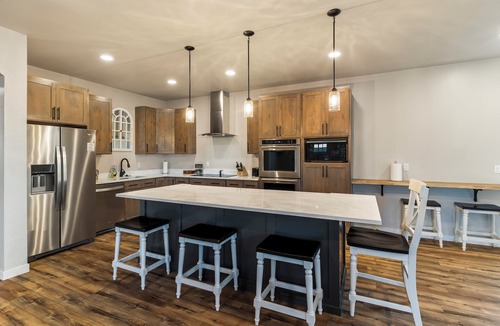 Polson House | Flathead Lake at Riverside Park: Large Groups - Steps to Main St & Boat Rentals