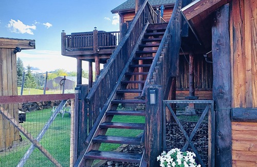 Dayton Apartment | Flathead Lake Shabby Chic w/HOT TUB!
