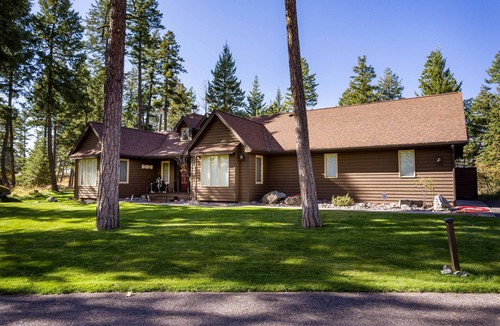 Bigfork House | Flathead Lake views, fireplace, private deck & jetted tub - Whispering Rock