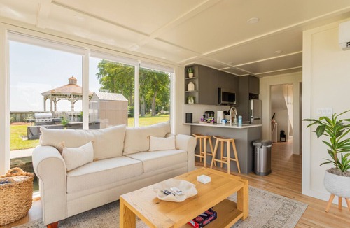 Fort Howard Boat Rental | FLOHOM 14 | Luxury Houseboat with Chesapeake Bay Panoramic Views