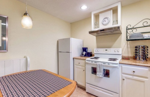 Lakeport House | Forbestown Carriage House in the Heart of Dtwn