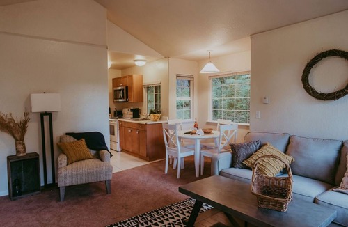 Cloverdale House | Forest Cottage