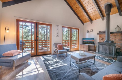 Fawnskin House | Forest Escape - Situated on the quiet side of the lake, nicely decorated contemporary cabin!