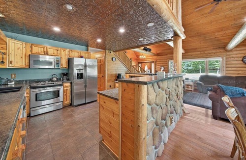 Sturgis House | Forest Escape w/Hot Tub & Bunk Rooms
