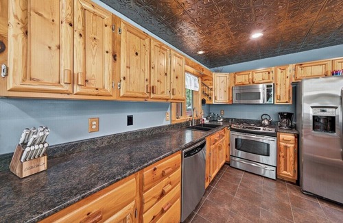 Sturgis House | Forest Escape w/Hot Tub & Bunk Rooms