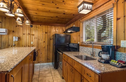 Bass Lake Hotel | Forest Hideaway with Breakfast (Select Stays), Steps to Bass Lake Fun | 3 Units