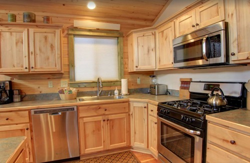 Lazy Acres Cabin | Fox Den Lodge: 3-bedroom lodge style retreat, just 7 minutes from Yellowstone. SAUNA