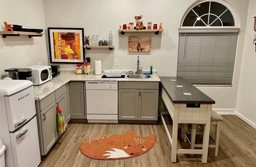 Ahwahnee Condo | Fox`s Den - Hot Tub - BBQ - Queen Bed - Sleeps 2