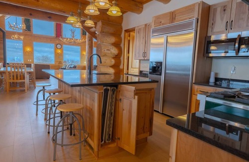 Newman Lake House | FOXFHILL: 6,000+ sq ft log estate, 4BR/5BA sleeps 16.